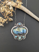 Load image into Gallery viewer, Labradorite Beauty